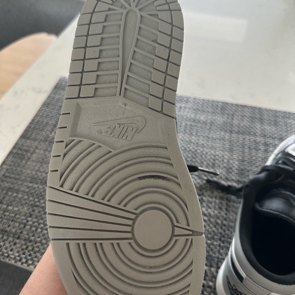 LK NEW NIKE AIR JORDAN 1 LOW SHADOW TOE 8.5 - Picture 4 of 5